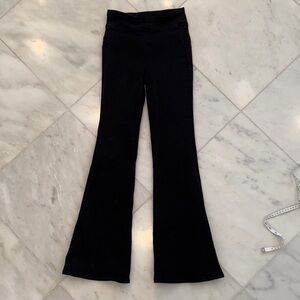 Frame Denim Black Pull-On Flared Jeans (Jet Set Flare).